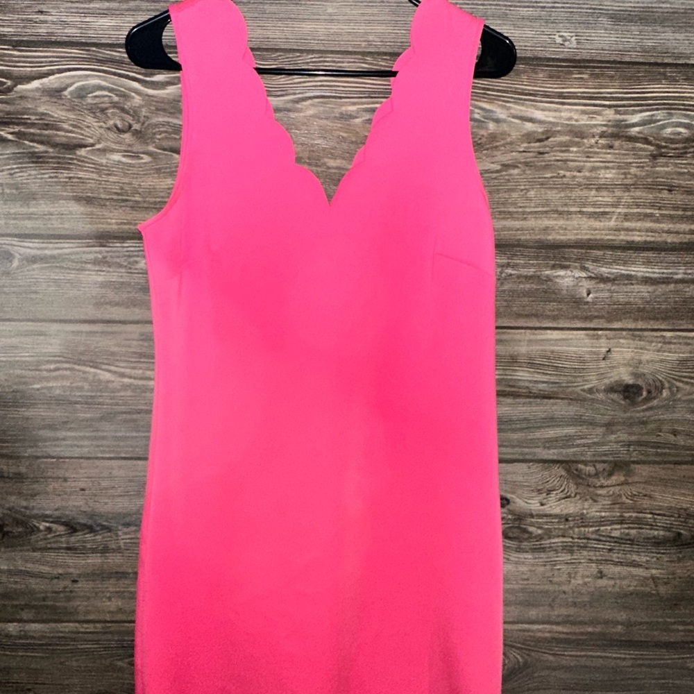 Lilly Pulitzer Mikayla Pink Scallop Scuba Sleeveless V-Neck Shift Dress Medium - Picture 2 of 10